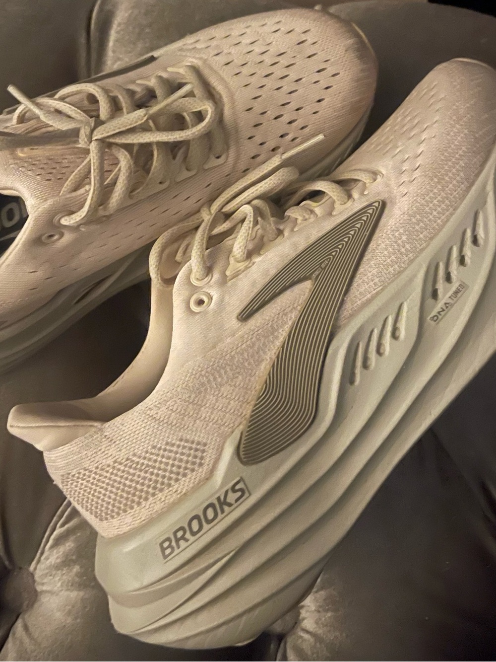 Brooks Women's Running Shoes - Light Tan/Cream
